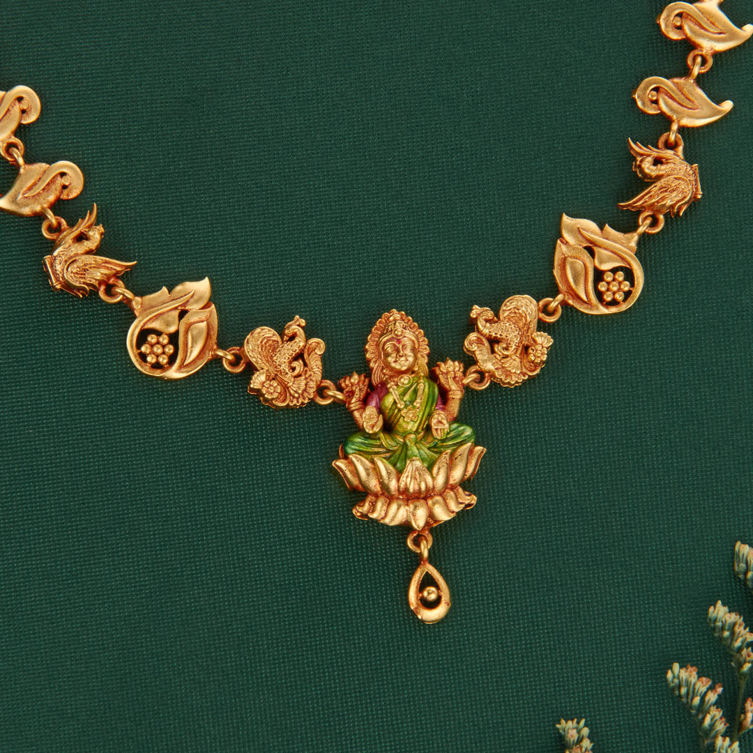 Elegant 3D Spl Short Necklace