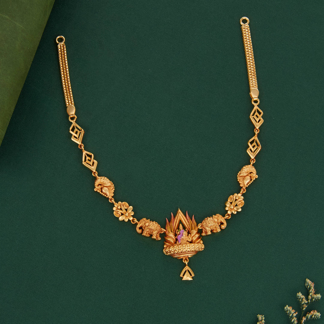 Fabulous 3D Spl Short Necklace