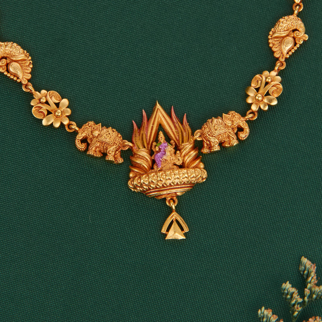 Fabulous 3D Spl Short Necklace