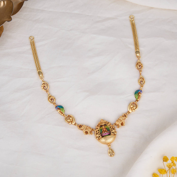 Ishmira 3D Spl Short Necklace