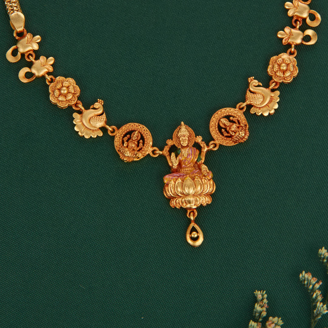 Akarshika 3D Spl Short Necklace