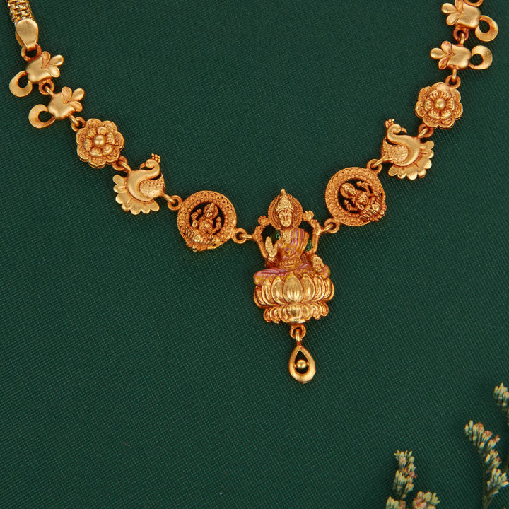 Akarshika 3D Spl Short Necklace