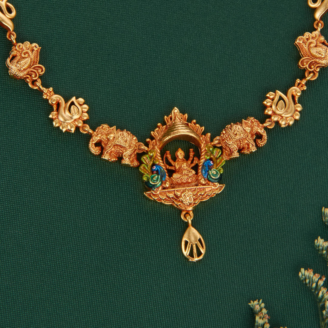 Darshaka Short Necklace