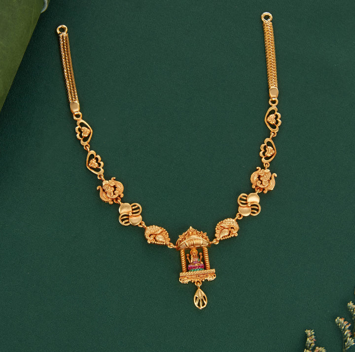 Vinisha Short Necklace