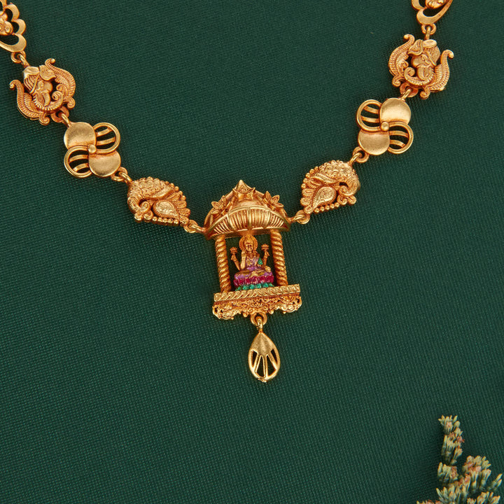 Vinisha Short Necklace