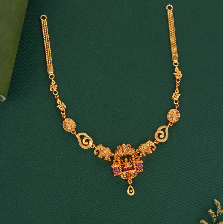 Yalisha Short Necklace