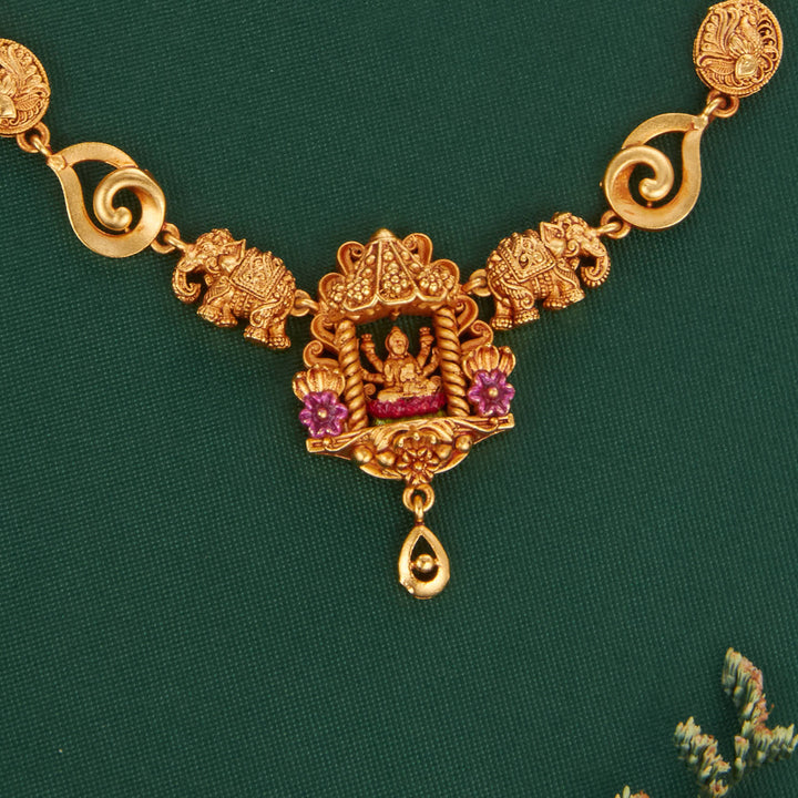 Yalisha Short Necklace