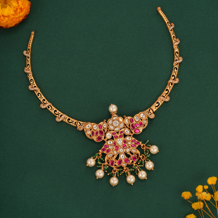 Attractive Kundan Short Necklace