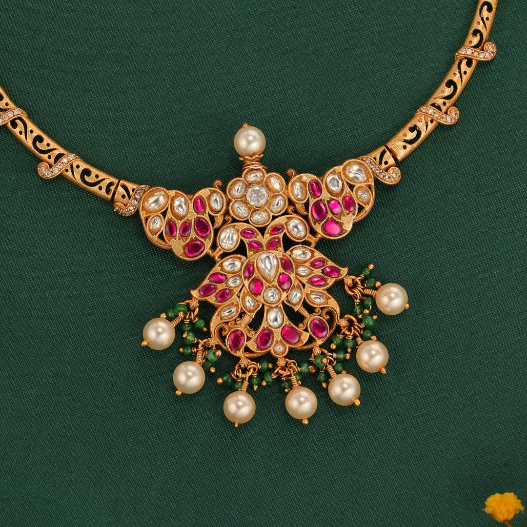 Attractive Kundan Short Necklace
