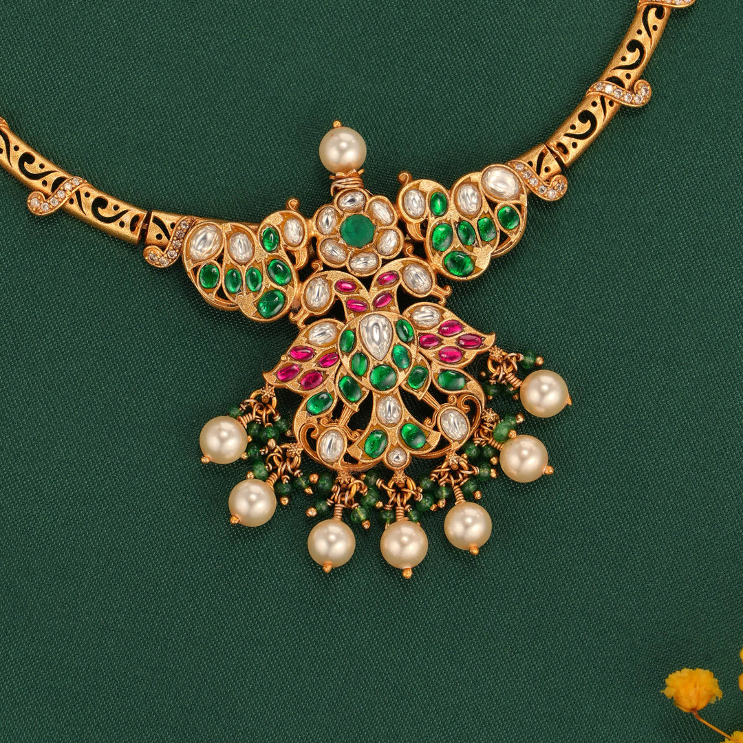 Markable Kundan Short Necklace
