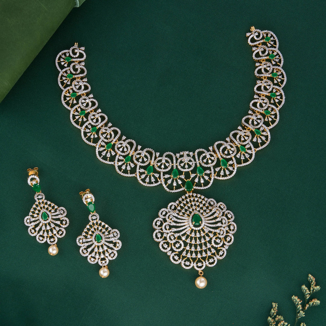 Bruna Short Necklace Set