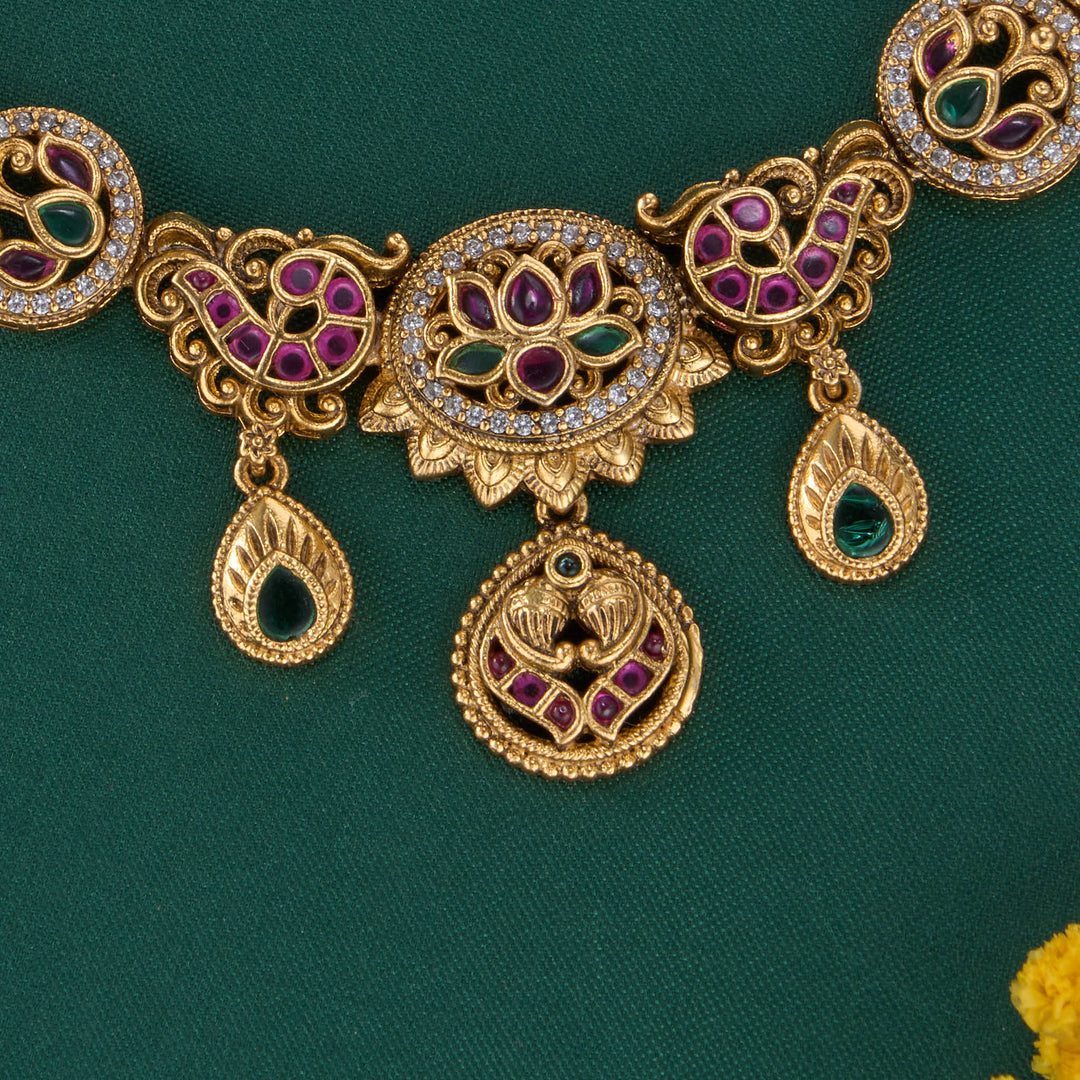 Glimmer Stone Short  Necklace