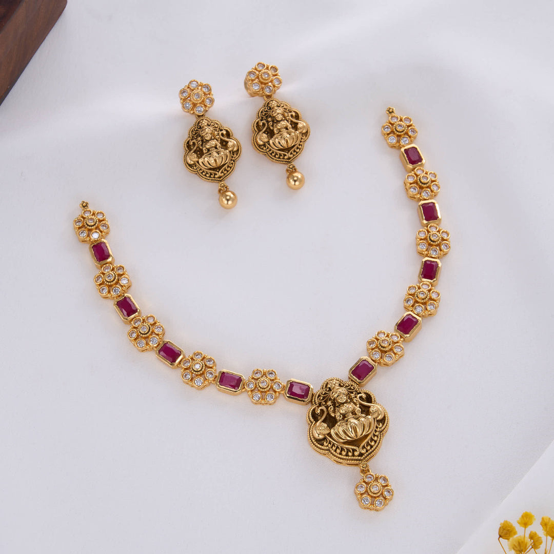 Arvikaa Nagas Short Necklace Set