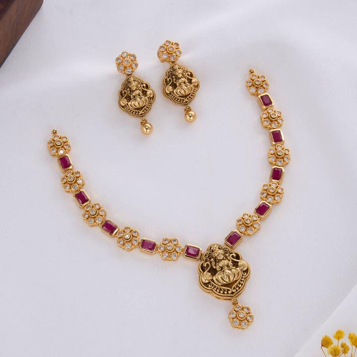 Arvikaa Nagas Short Necklace Set