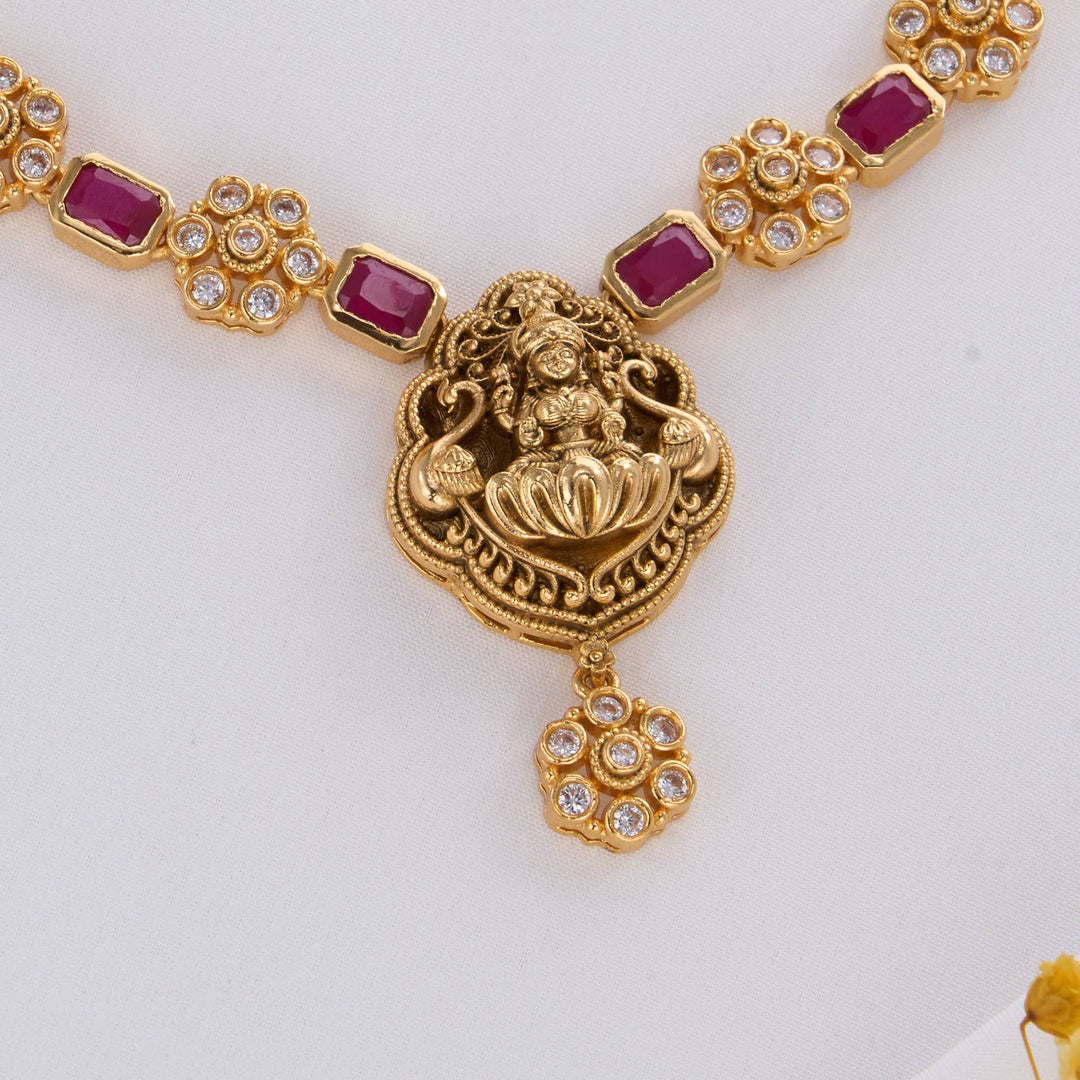 Arvikaa Nagas Short Necklace Set