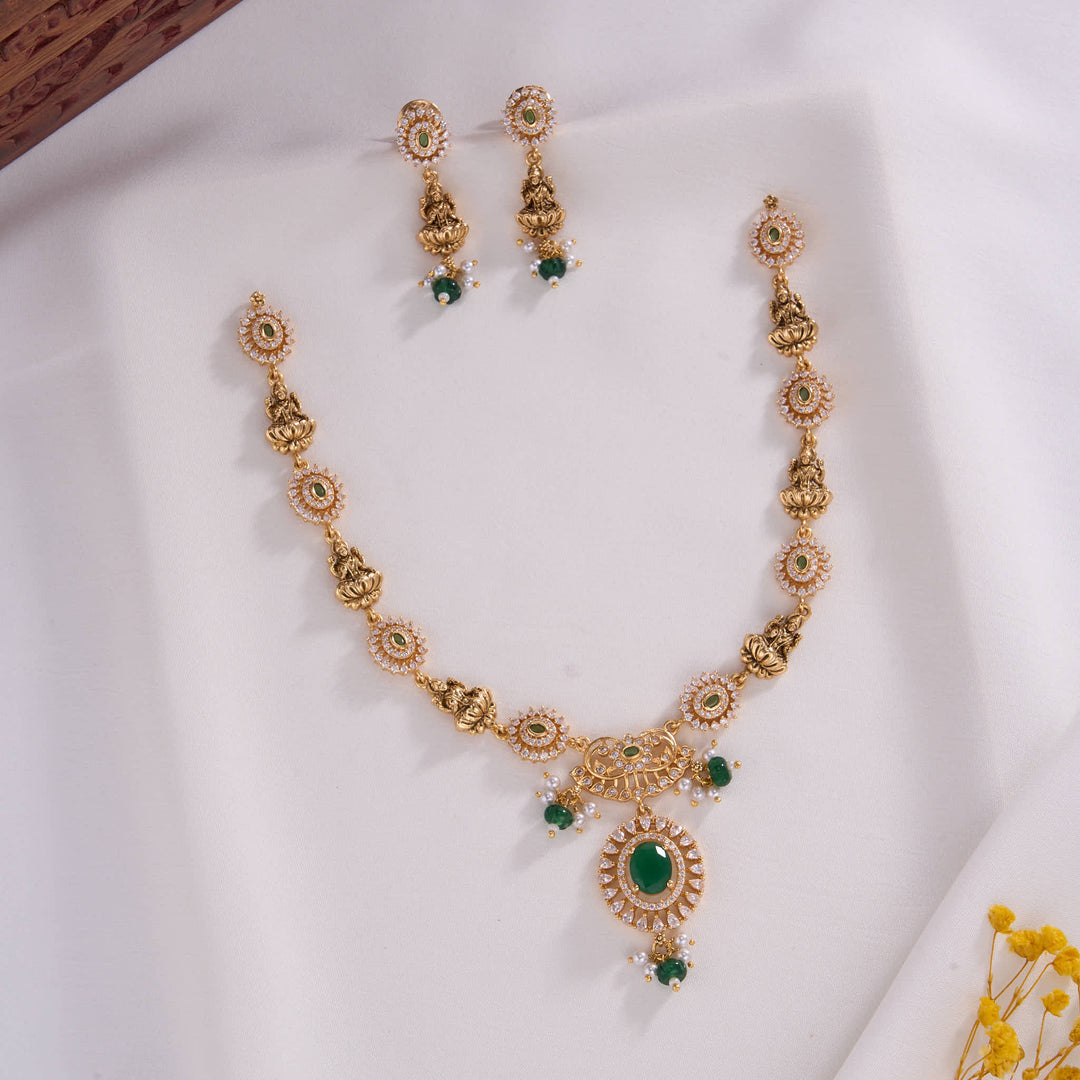 Chic Nagas Short Necklace Set