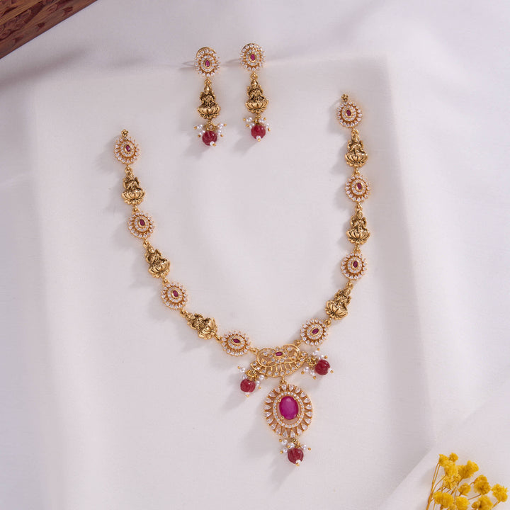 Farina Nagas Short Necklace Set