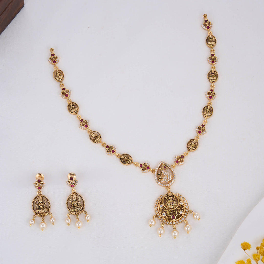 Impressive Nagas Short Necklace Set