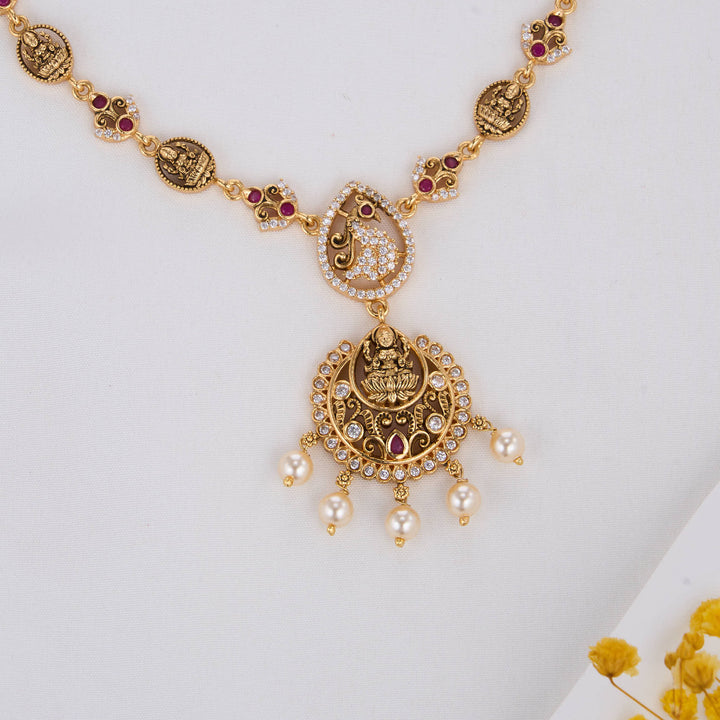 Impressive Nagas Short Necklace Set