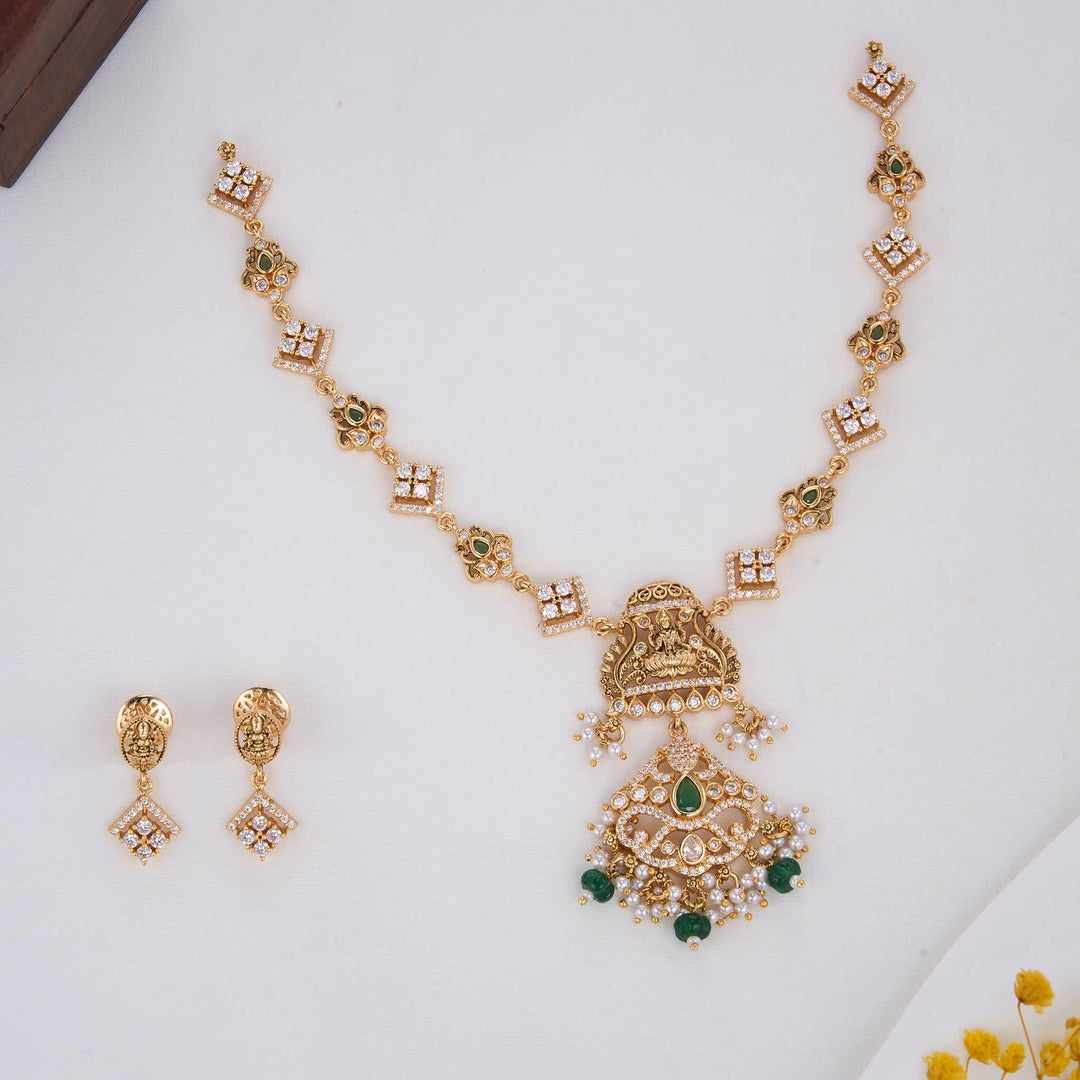 Liyanshika Nagas Short Necklace Set