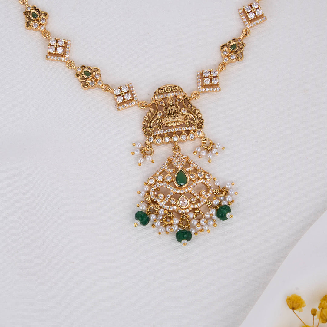 Liyanshika Nagas Short Necklace Set