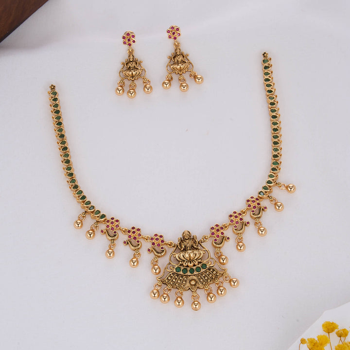 Mahisha Nagas Short Necklace Set