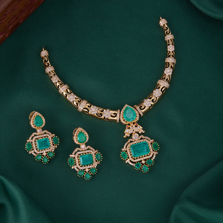 Admirable Vithisha Short Necklace Set