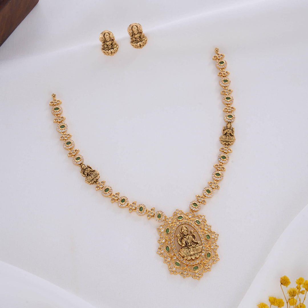 Attractive Nagas Short Necklace Set
