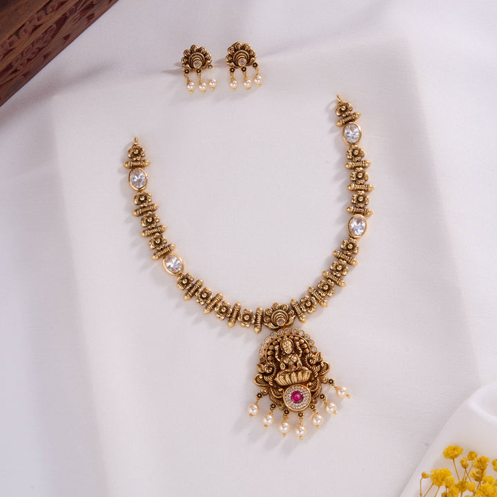 Classy Nagas Short Necklace Set