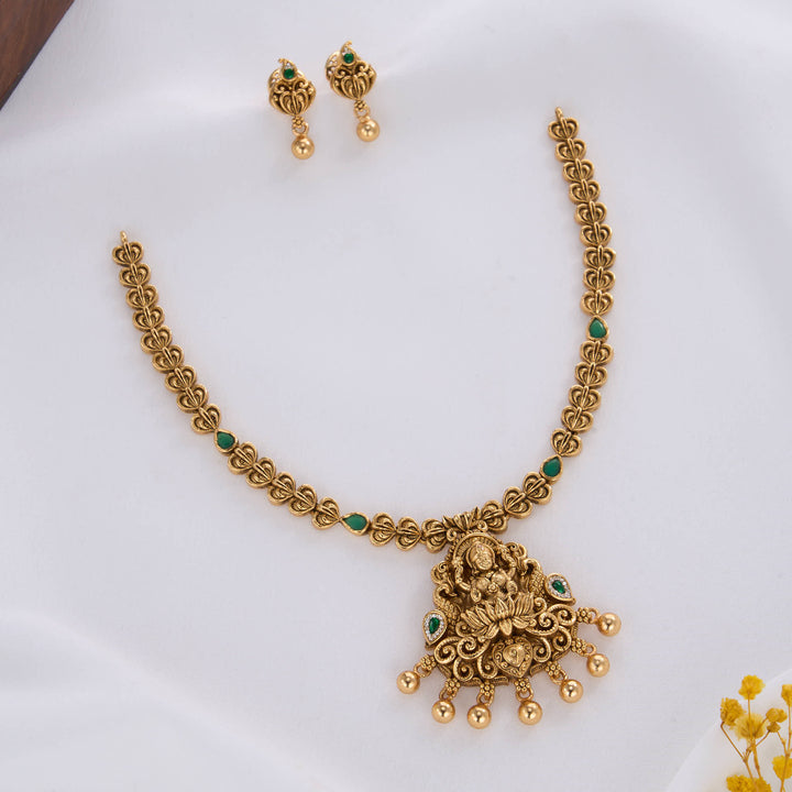 Jashvitha Nagas Short Necklace Set