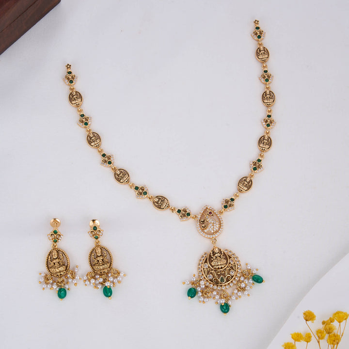 Asikaa Nagas Short Necklace Set