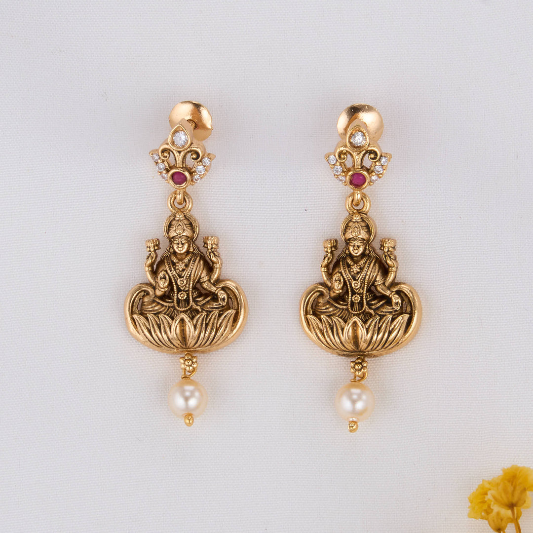 Attarctive Divine Nagas Short Necklace Set