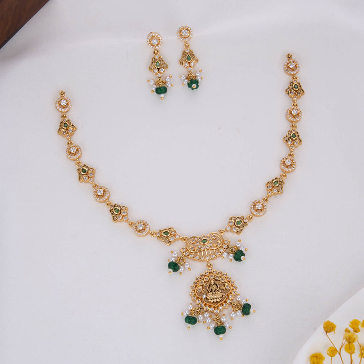 Saraa Nagas Short Necklace Set