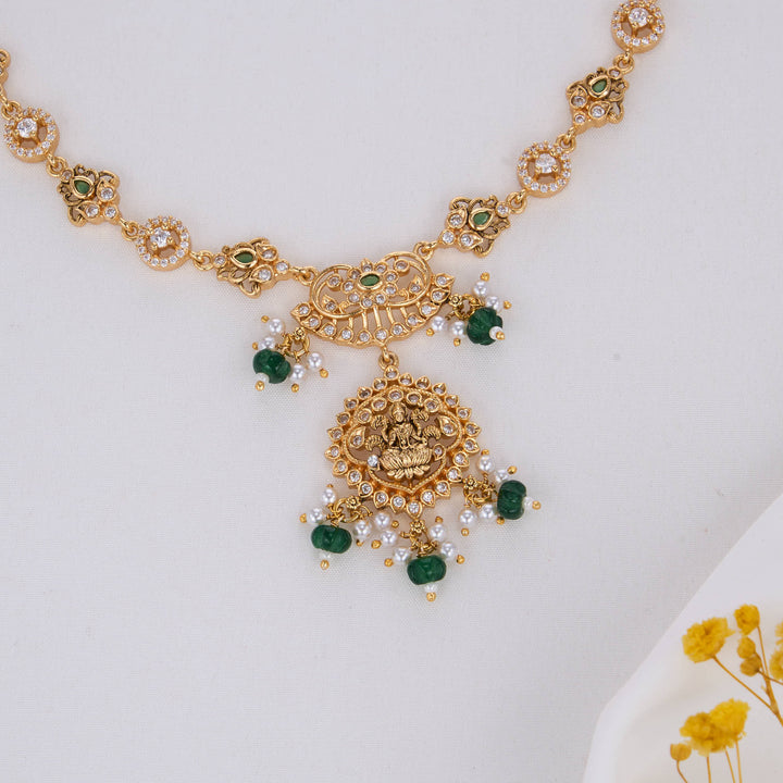 Saraa Nagas Short Necklace Set
