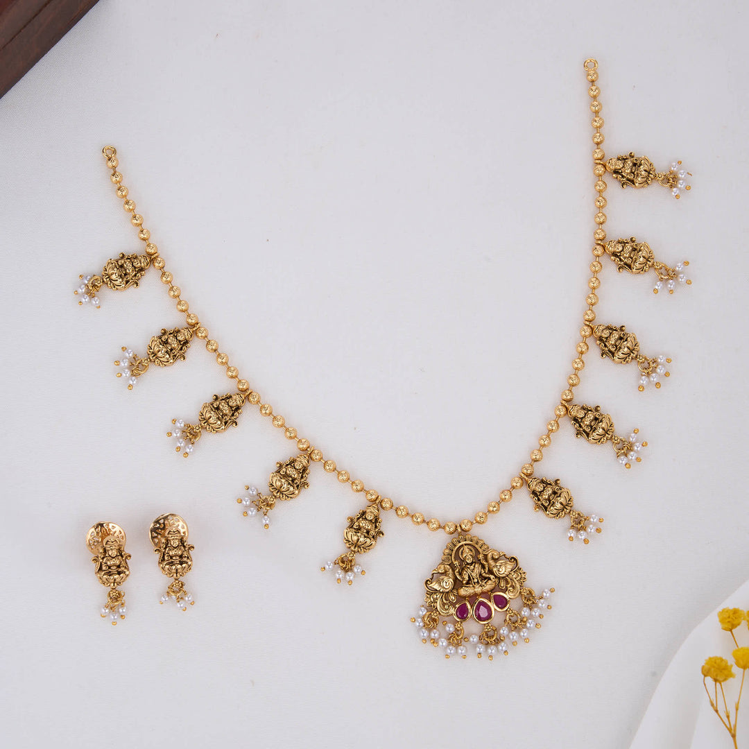 Vedhika Nagas Short Necklace Set