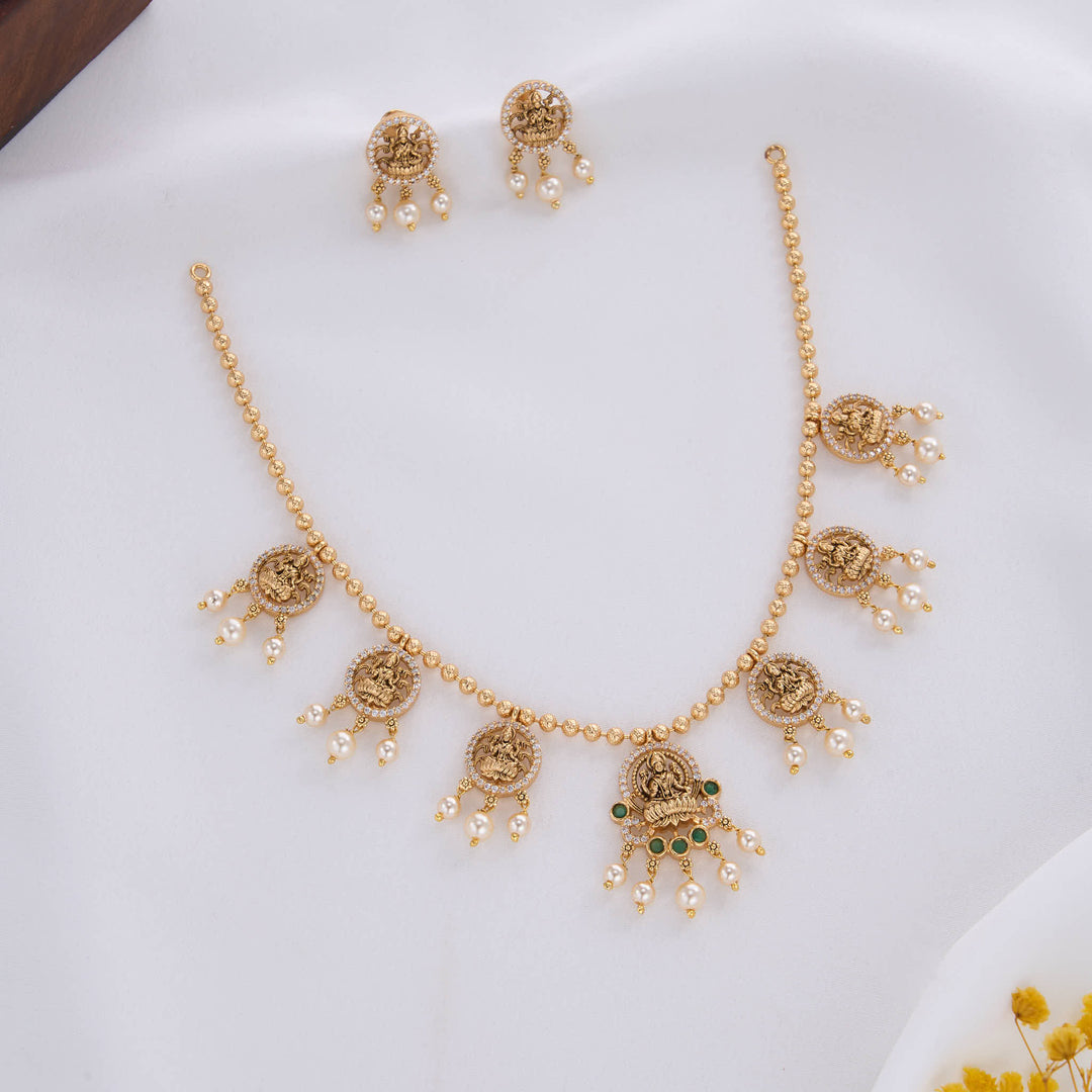 Livintha Nagas Short Necklace Set