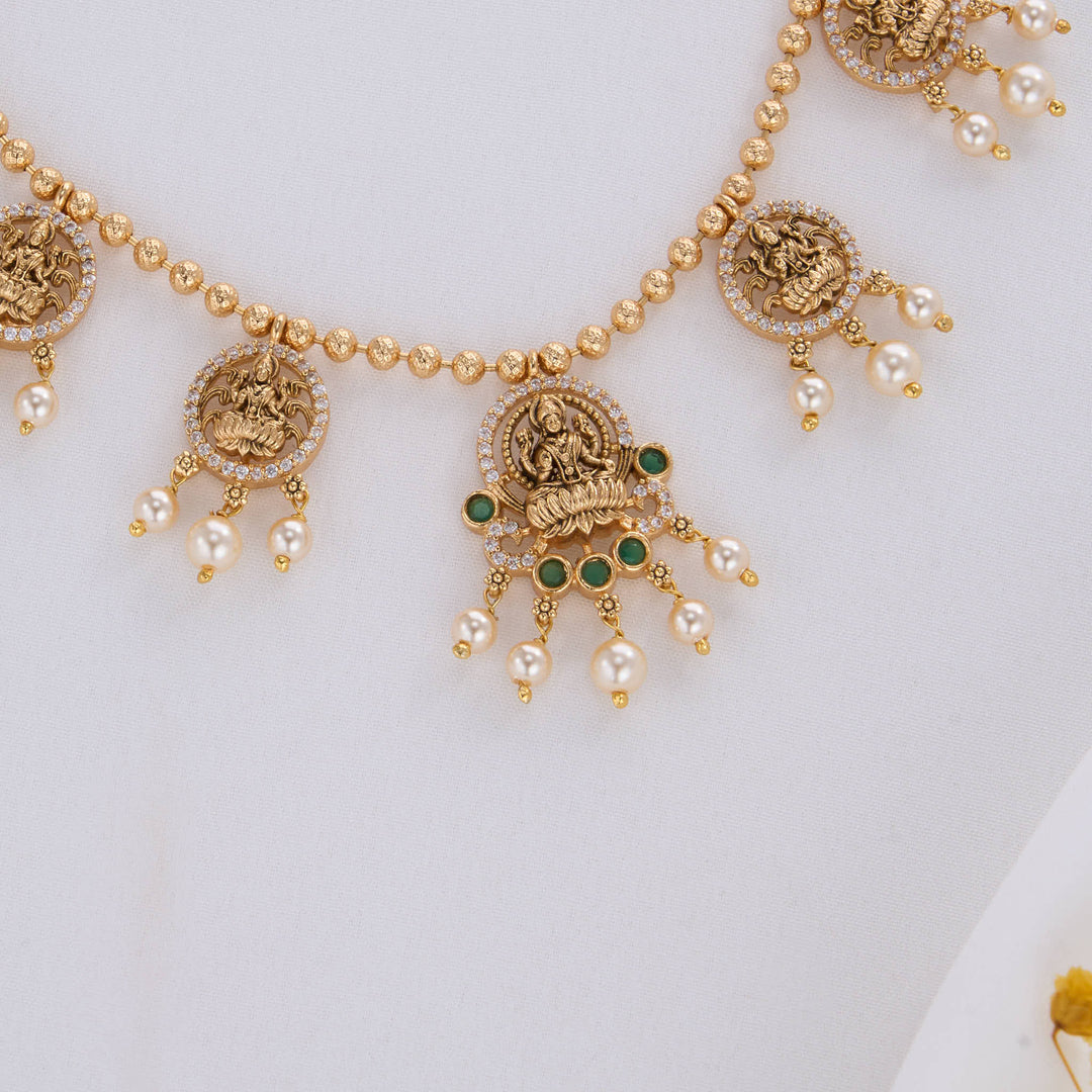 Livintha Nagas Short Necklace Set