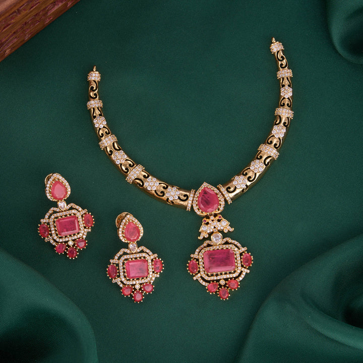 Amazing Short Necklace Set