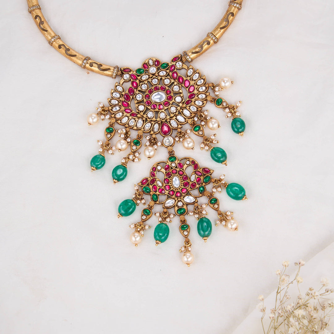 Grandeur Kundan Short Necklace