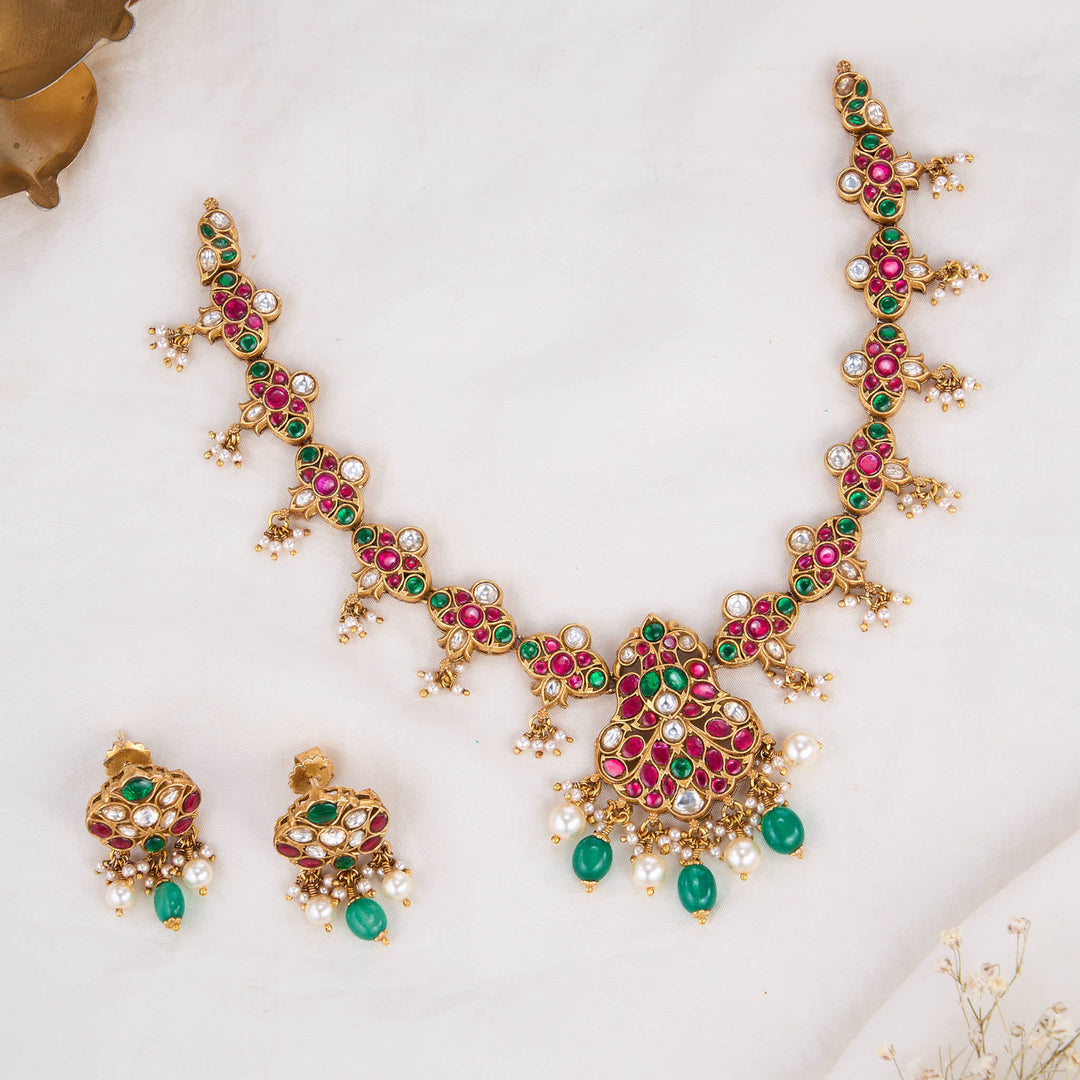 Luxe Aura Kundan Necklace Set