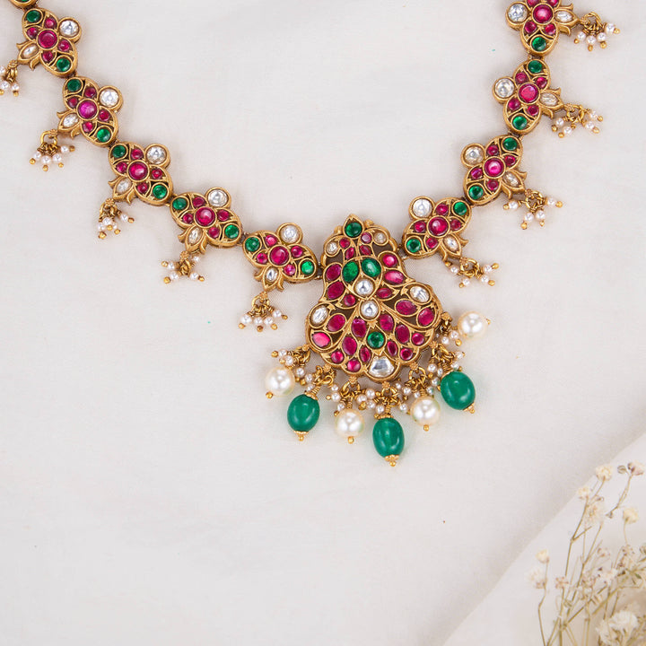 Luxe Aura Kundan Necklace Set