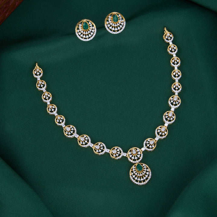 Trendy Avikam Short Necklace Set