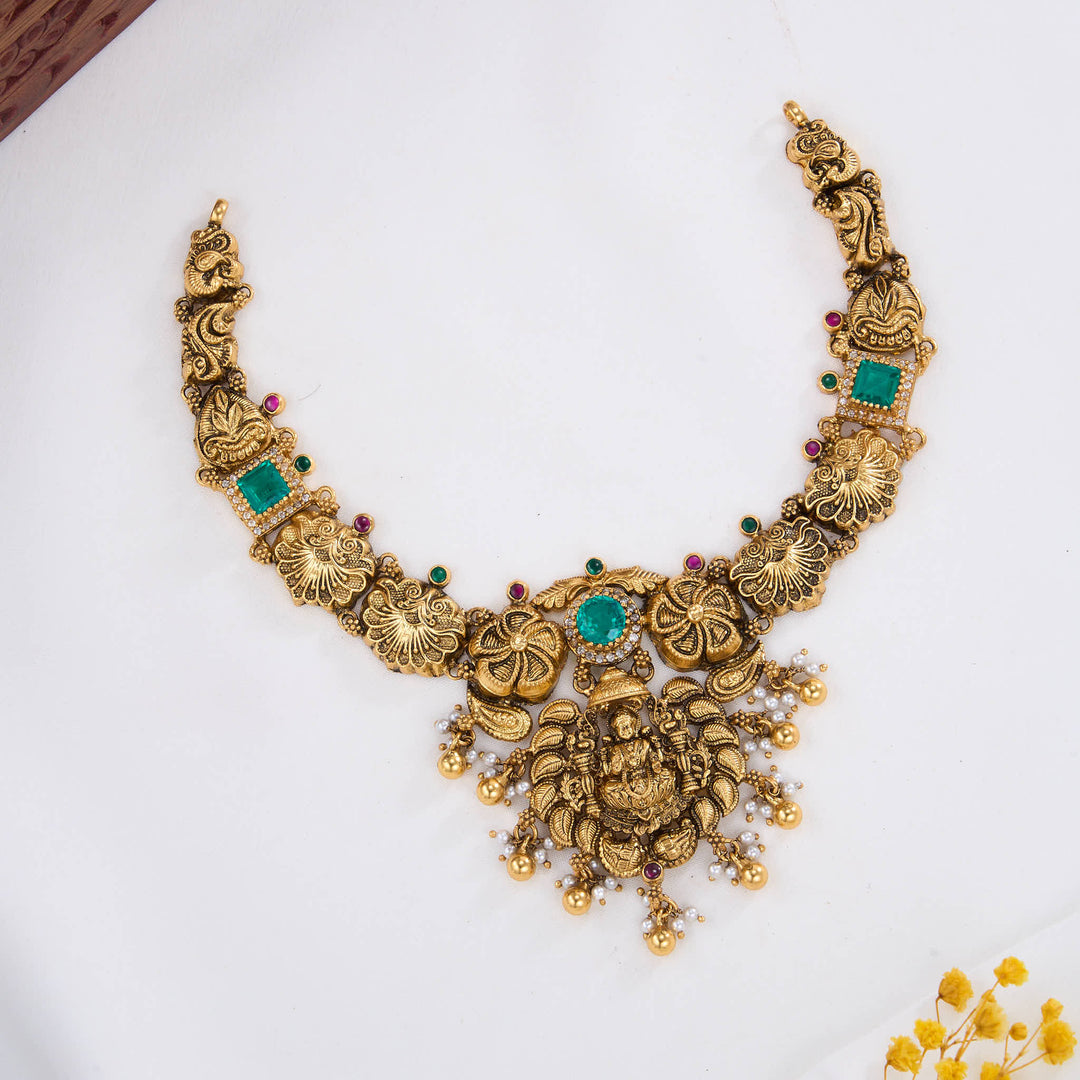 Pretty Look Nagas Short Necklace