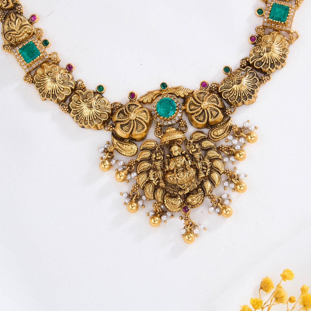 Pretty Look Nagas Short Necklace