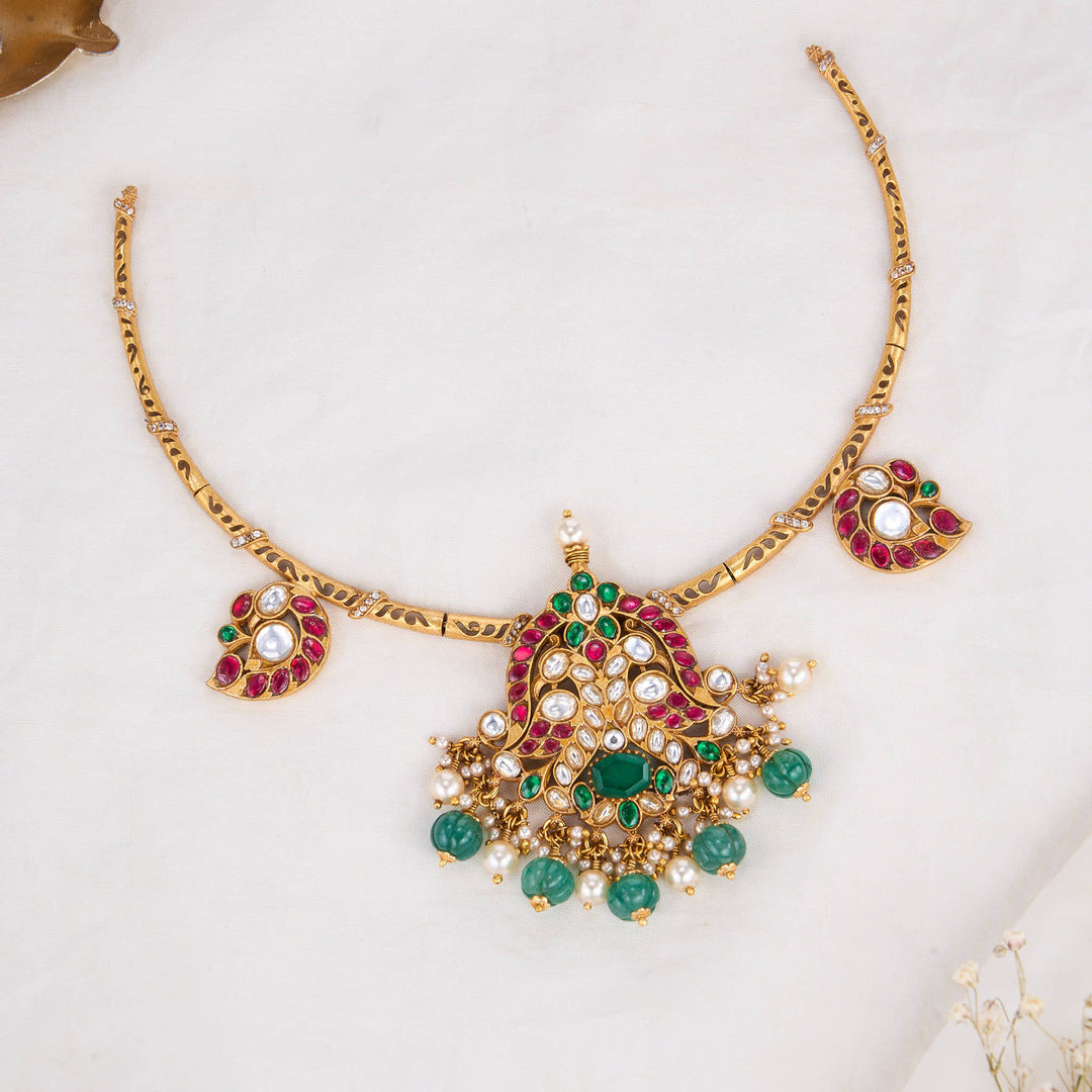 Fabulous Kundan Short Necklace