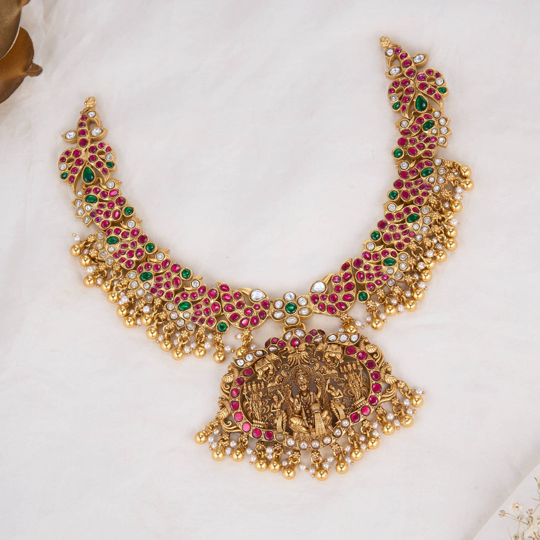 Admirable Kundan Short Necklace
