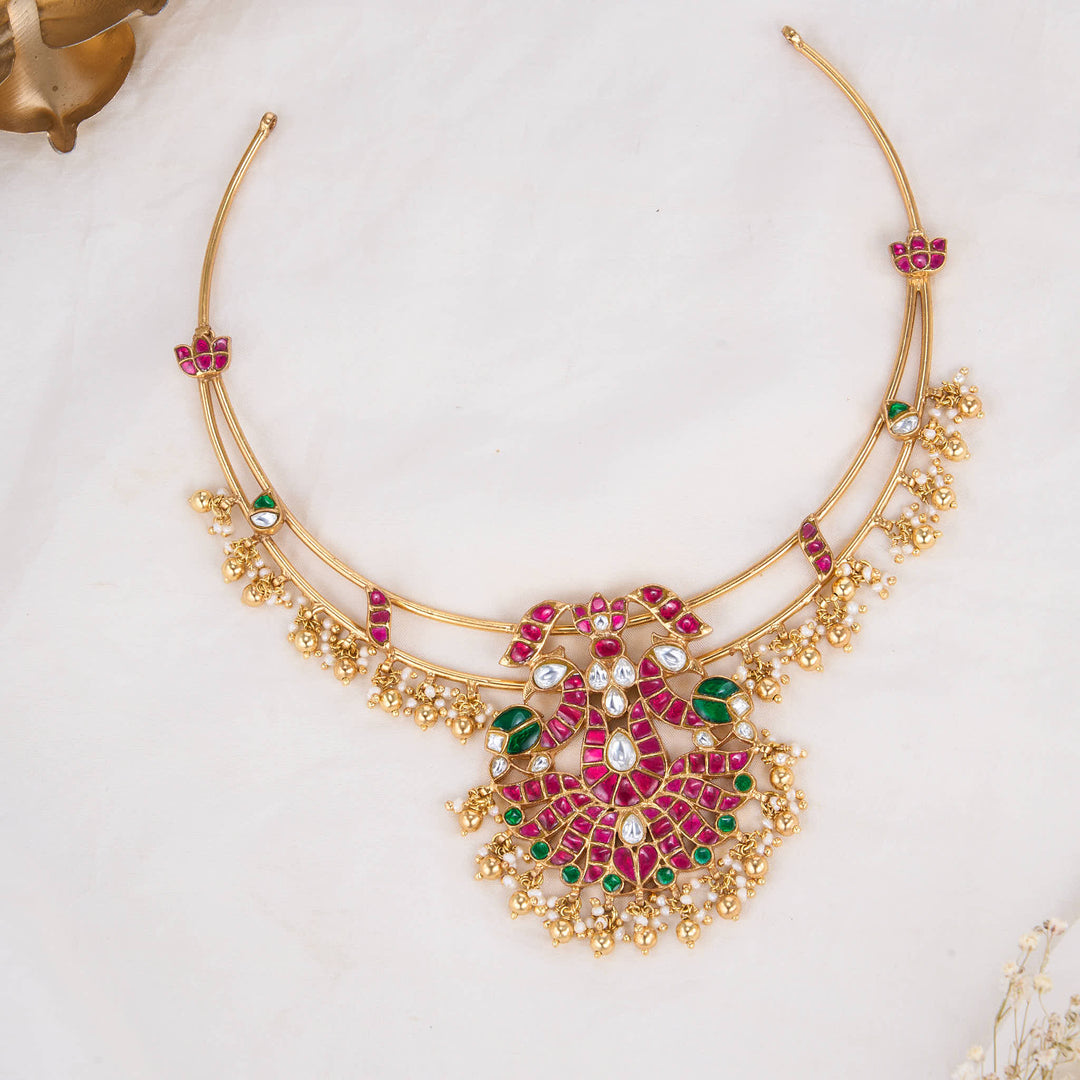 Chic & Glow Kundan Short Necklace