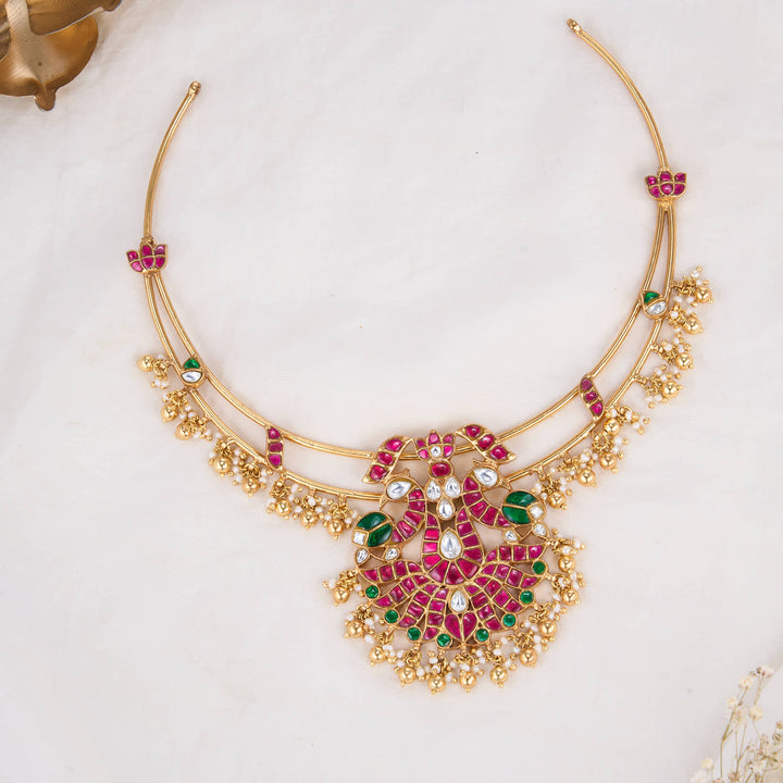 Chic & Glow Kundan Short Necklace