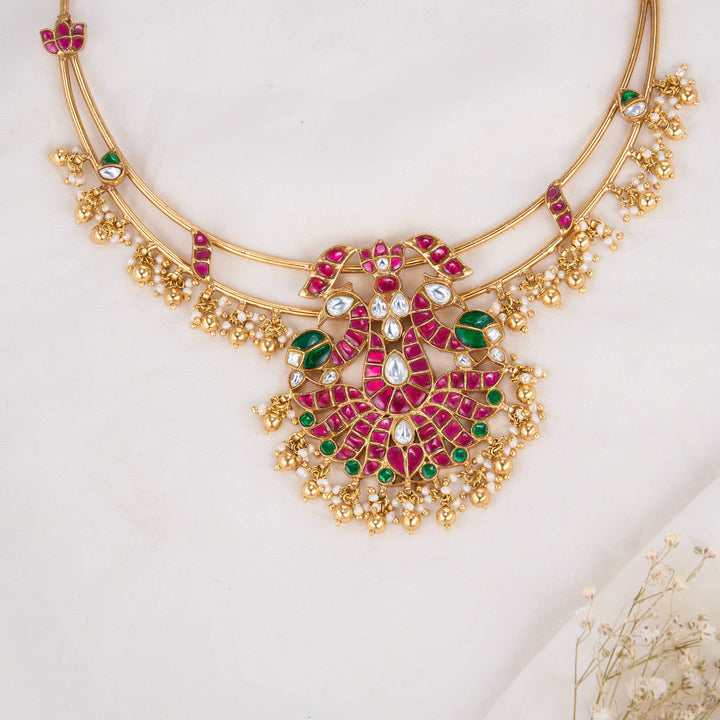 Chic & Glow Kundan Short Necklace