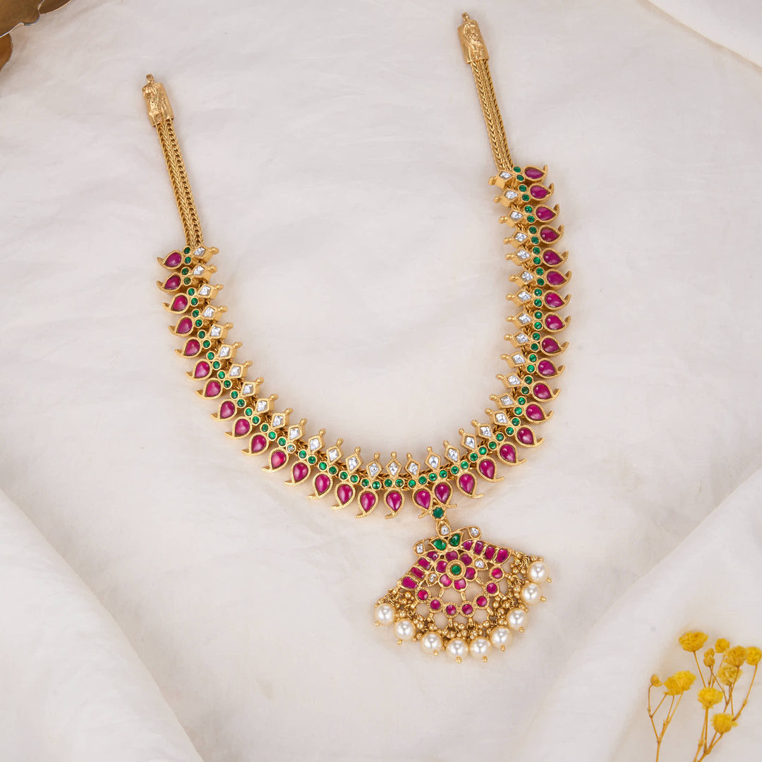 Nithivikaa Kundan Short Necklace